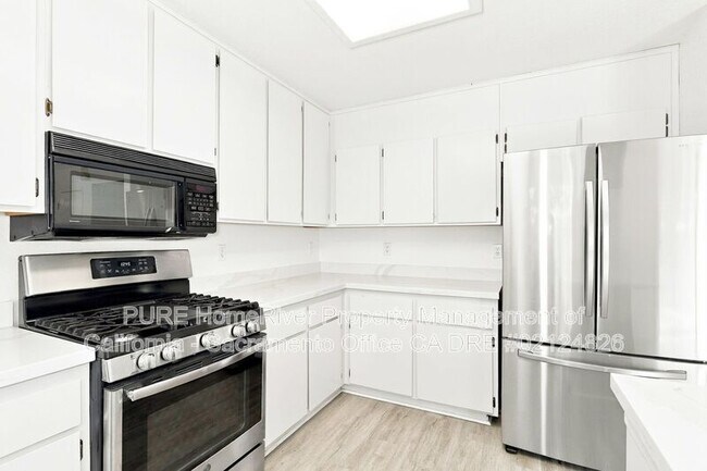 Building Photo - 2224 Glacier Dr
