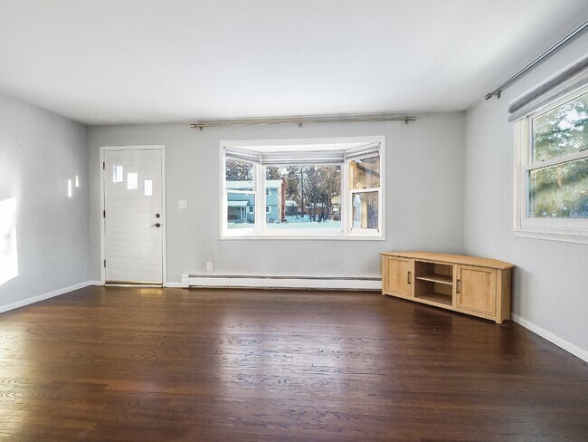 Building Photo - Open and Updated 2-Bed Home with Granite & Hardwood  in Arden Hills!"