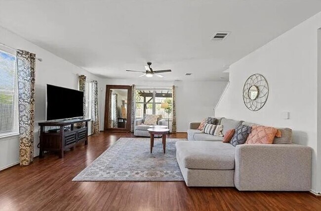 Building Photo - 4515 Cottonwood St