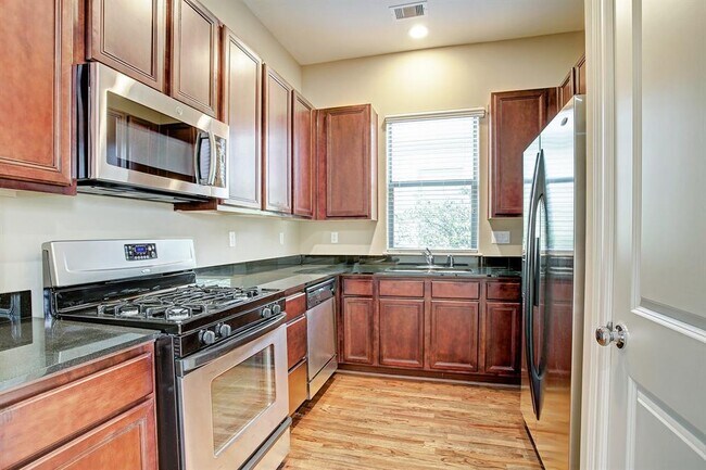 Building Photo - 3830 Center Plaza Dr