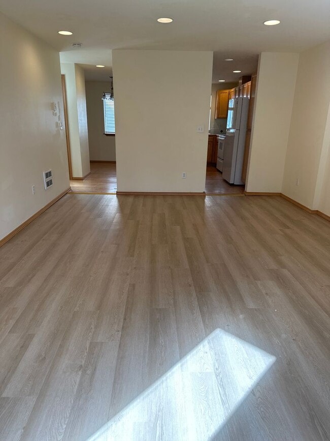 Building Photo - Lake City Living at Its Best Spacious 3BR Townhome with Garage & Easy I-5 Access