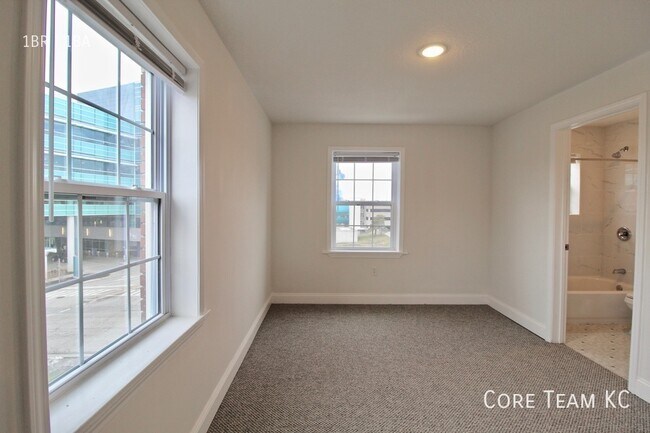 Building Photo - 1901 Olathe Blvd