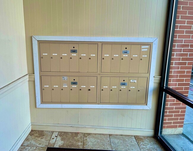 Building Photo - 6 S Washington St