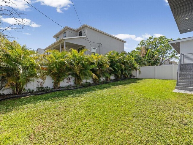 Building Photo - 5002 W Idaho St