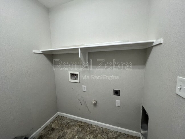 Building Photo - 335 Tashima Dr