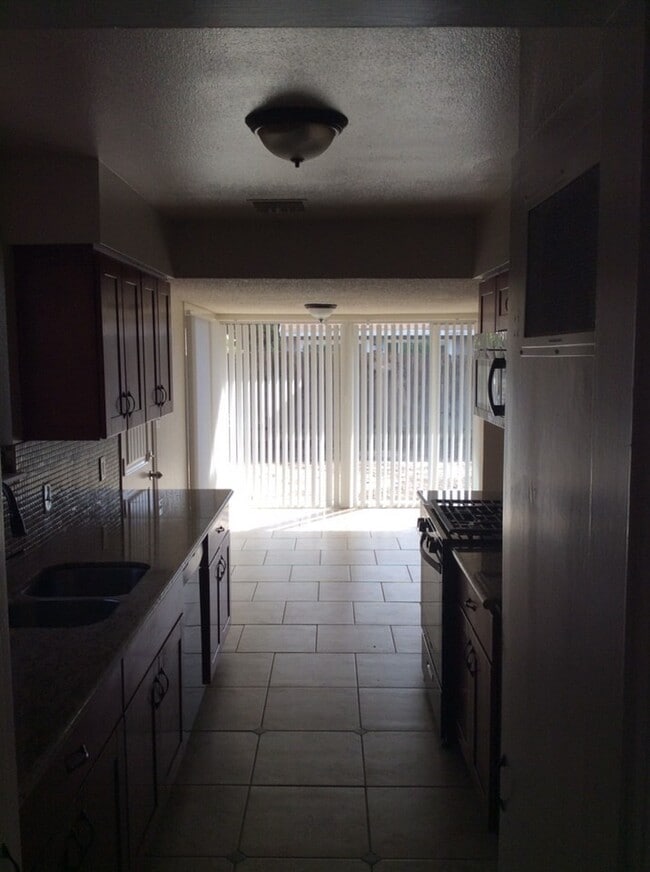 Building Photo - Beautiful home. Apply today!