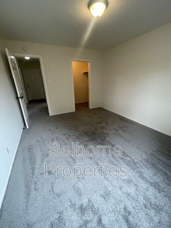 Building Photo - 407 Fairmount Ave
