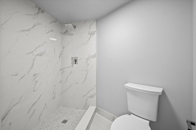 Building Photo - 5420 N Ocean Dr