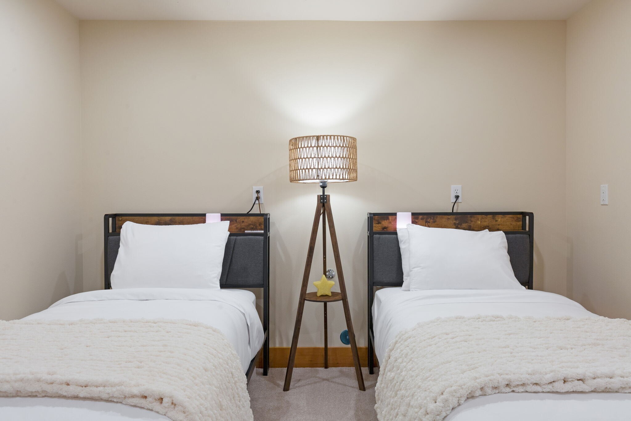 Building Photo - 3006 SW Hinds St