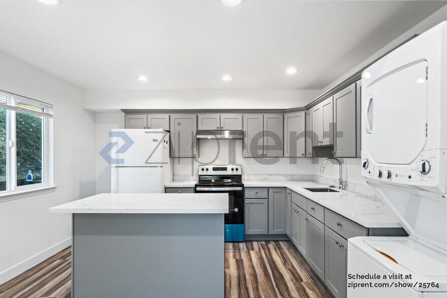 Building Photo - Unit A
