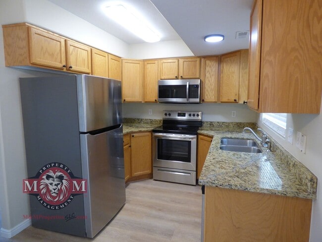 Building Photo - 2 Bd 1.5 Bath Duplex in Milcreek