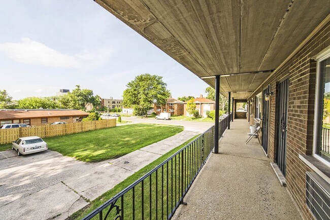 Building Photo - 2109 S 5th Ave