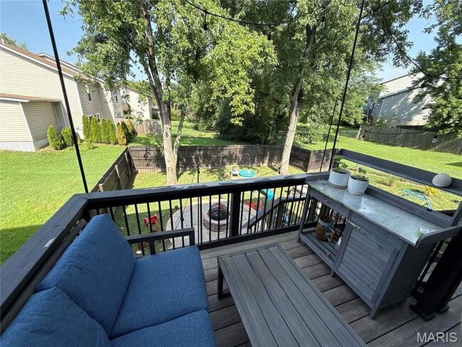 Building Photo - 341 Della Dr