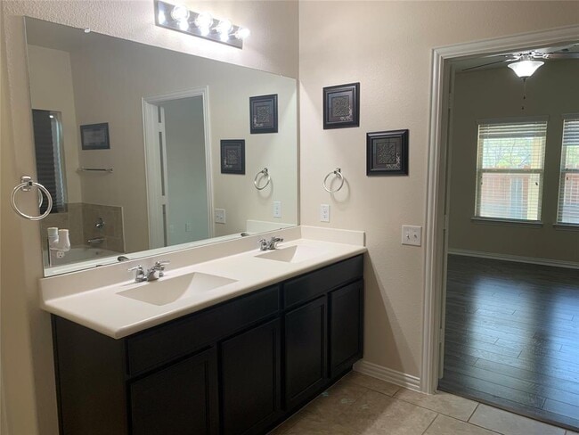 Building Photo - 7216 Vail Ridge St