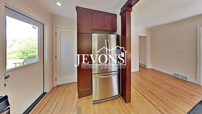 Building Photo - Beautiful two-story home in a walkable area near dining, shopping, entertainment and schools!