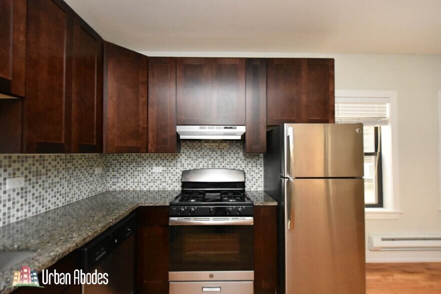 Building Photo - 811 Elm St