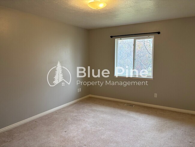 Building Photo - 3863 Ridgeview Cir