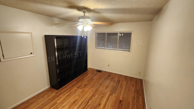 Building Photo - MCCA01