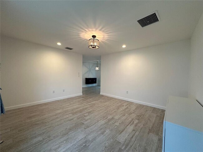 Building Photo - 4300 Avanti Cir