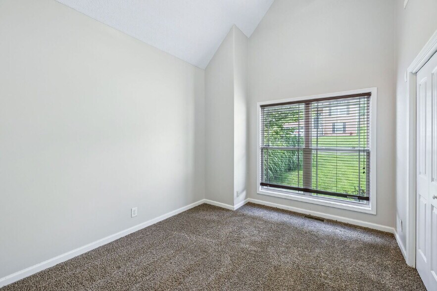 Building Photo - 634 Hidden Valley Dr