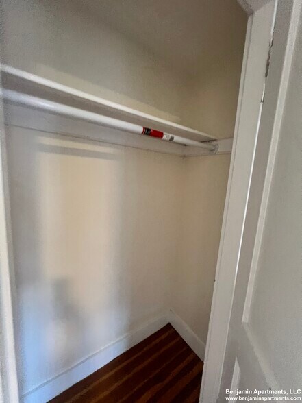 Building Photo - 9 Barrows St