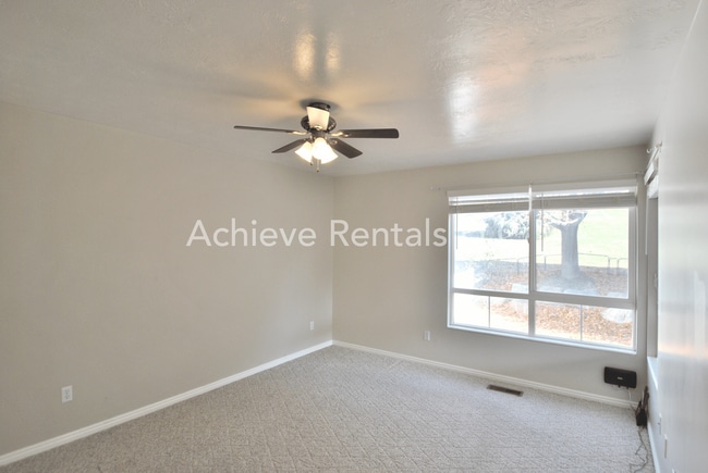 Building Photo - 637 E 950 S