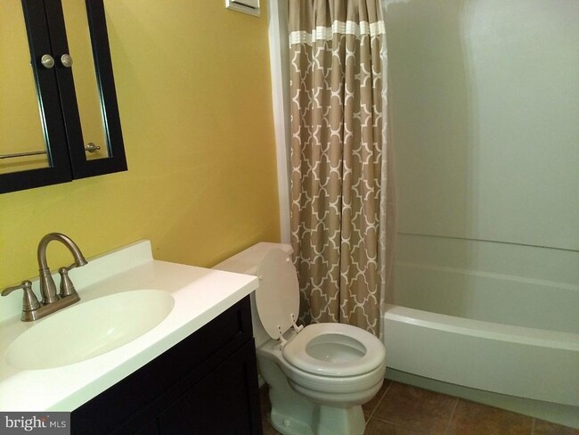 Building Photo - 1105 Braxton Ct