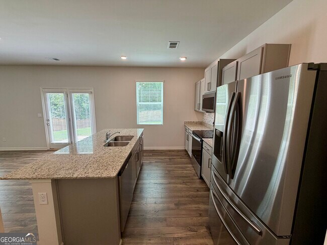 Building Photo - 8233 Bluewater Dr