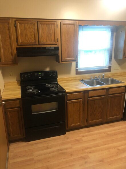 Building Photo - 642 Arbor St