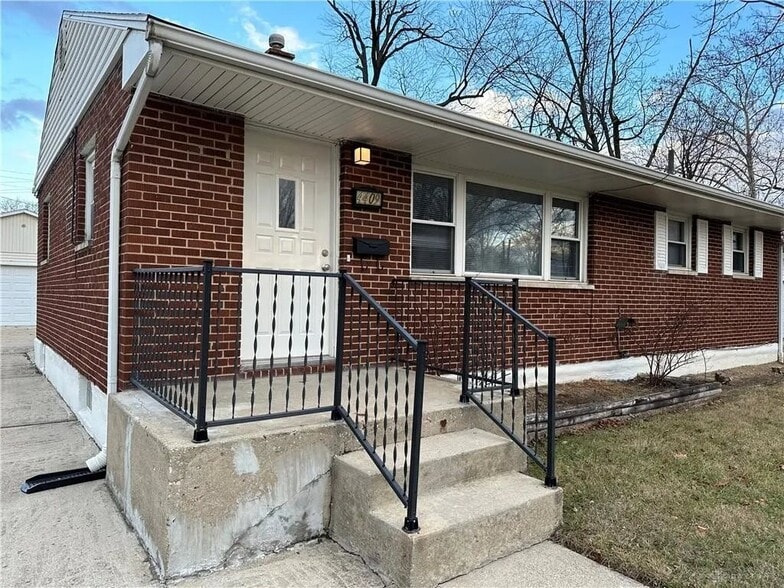 Building Photo - 4409 Danado Dr