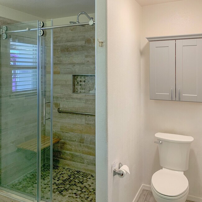 Building Photo - 1541 E Peregrine Trail