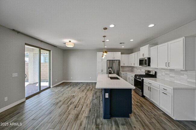 Building Photo - 14435 W El Cortez Pl
