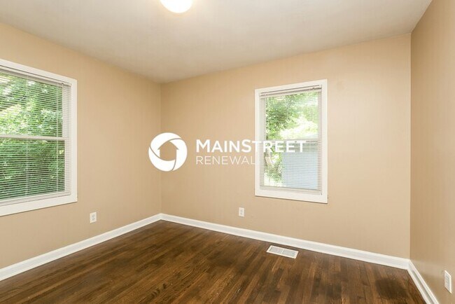 Building Photo - 4 Bedroom Pet-Friendly Home in Atlanta, GA with Main Street Renewal
