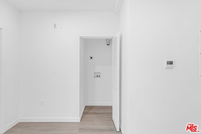 Building Photo - 1227 N Berendo St