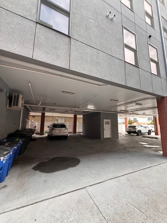 Building Photo - 373 Danforth Ave