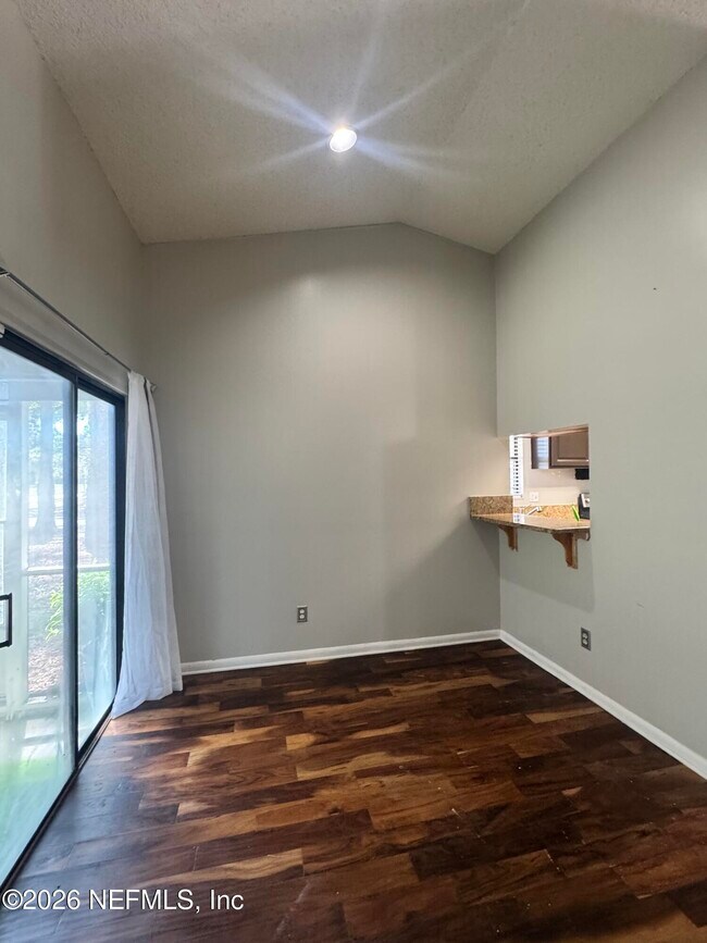 Building Photo - 8343 Westover Ct