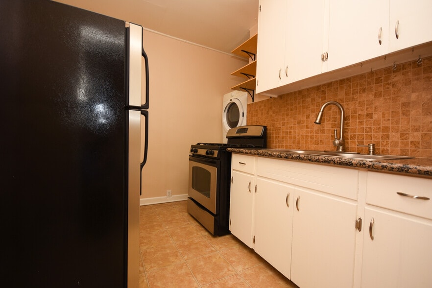 Kitchen - 2751 W 25th Ave