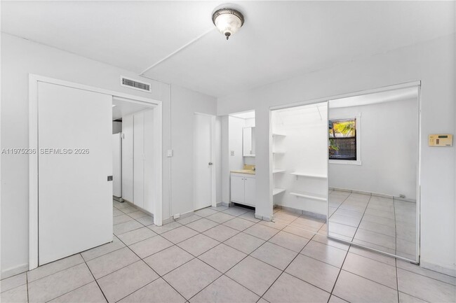 Building Photo - 6436 Miami Lakes Dr