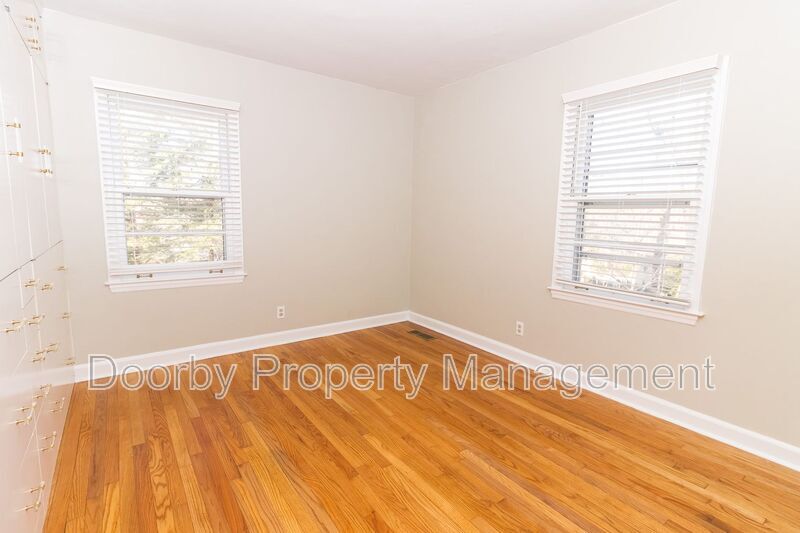 Building Photo - 203 Dawn St