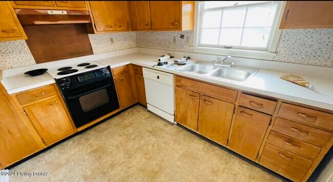 Building Photo - 1800 Gardiner Ln