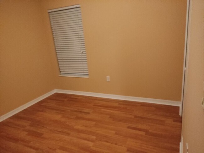 Building Photo - 17 Ziegler Pl