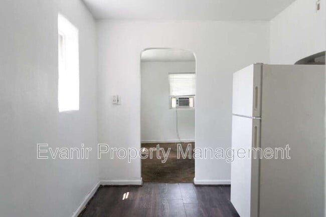 Building Photo - 509 E 3rd St