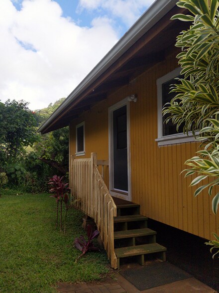 Building Photo - 5968 Heamoi Pl