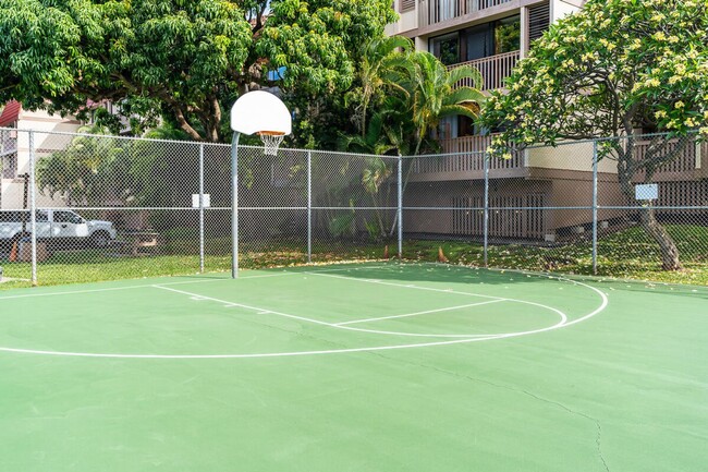 Building Photo - Makaha Valley Plantation 64-A  Nice 2 Bedr...