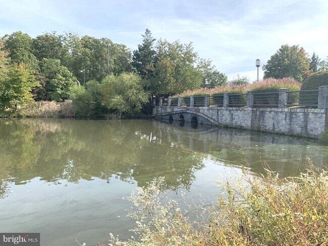 Building Photo - 1701 Lake Shore Crest Dr