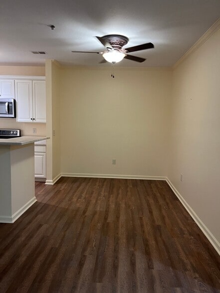 Building Photo - 400 Vista Lake Dr
