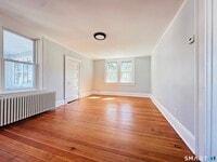 Building Photo - 133 Quaker Ln S