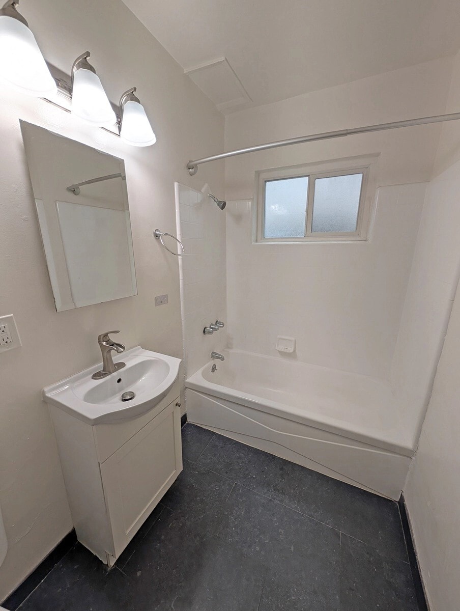 Building Photo - 1328 Gordon St