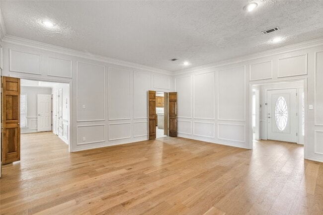 Building Photo - 2942 Woodland Hills Dr