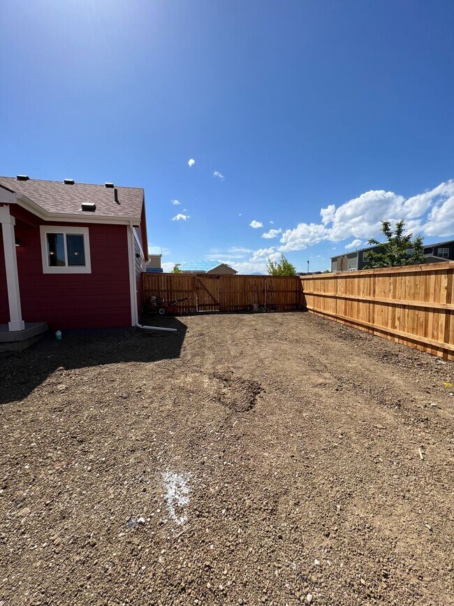 Building Photo - 2B/2B Berthoud Ranch Style Home Built with...